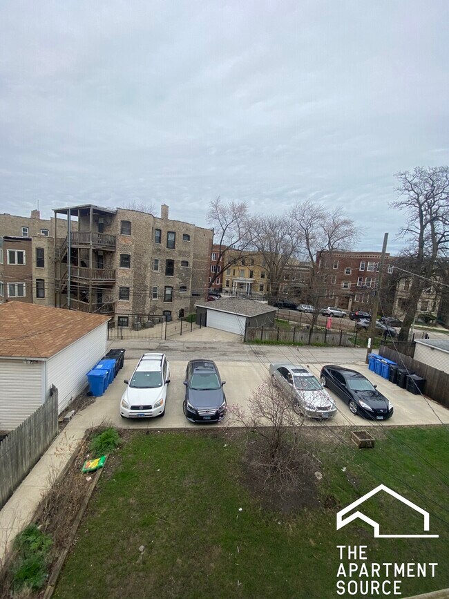 Foto del edificio - 3110 W Fullerton Ave