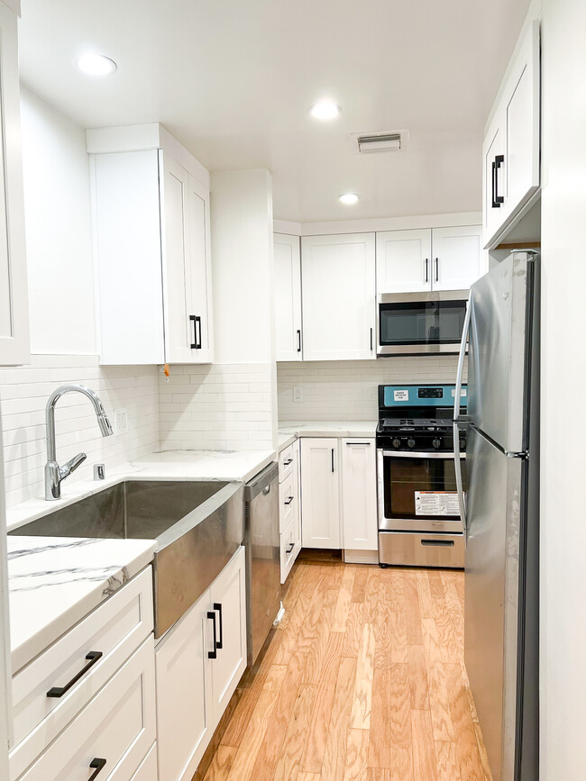 Foto del edificio - 8757 Ashcroft Ave