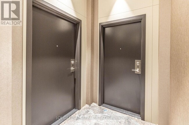 Building Photo - 10 Honeycrisp Cres