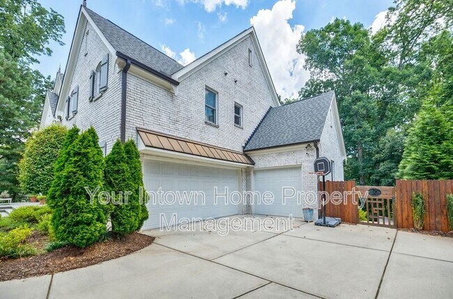 Foto del edificio - 6321 Hunting Creek Rd NE