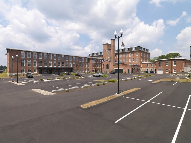 Foto del edificio - 670 Linwood Ave