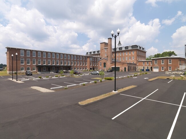 Building Photo - 670 Linwood Ave