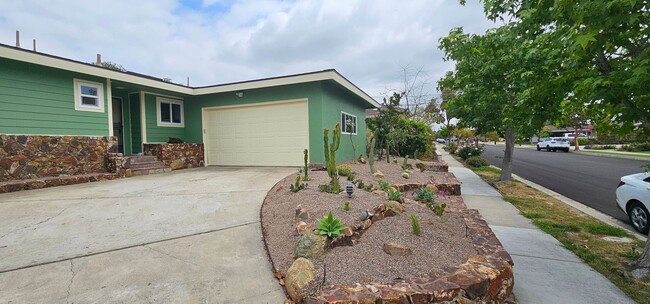 Building Photo - DEL CERRO / SAN DIEGO - Newly Remodeled Ch...