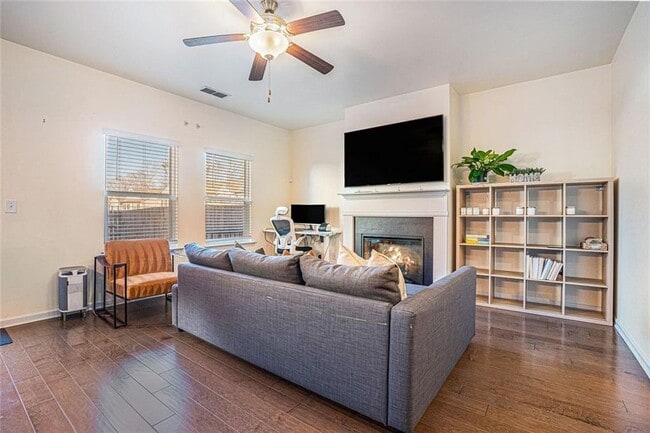 Building Photo - 5526 Donerail St