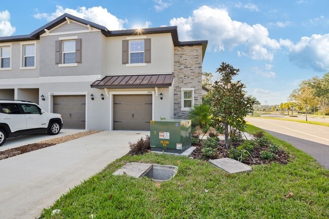 Brand New End Unit Townhome in Angeline Co... - Brand New End Unit Townhome in Angeline Co...