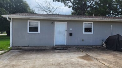 Building Photo - 709 9th St