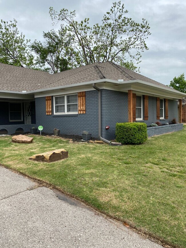 Building Photo - Executive Home in Wilemans Belle Isle