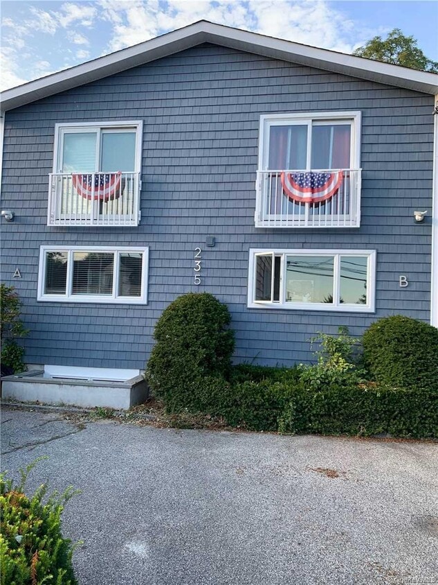 Foto del edificio - 235 B Manorhaven Blvd