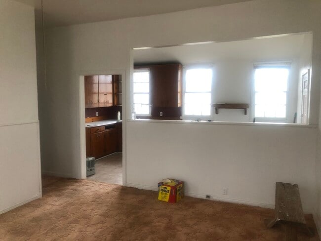 Building Photo - 204 SW 34th Ave