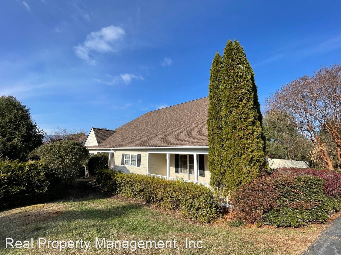 3 br, 2.5 bath House 1219 Clover Ridge Pl House Rental in