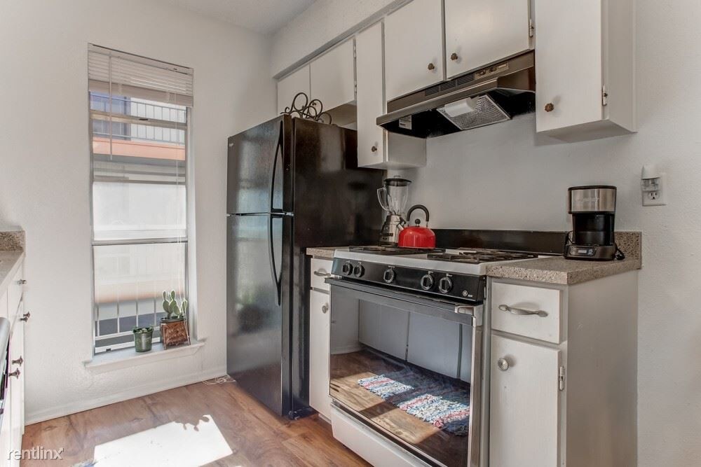 Foto principal - 3121 Speedway St