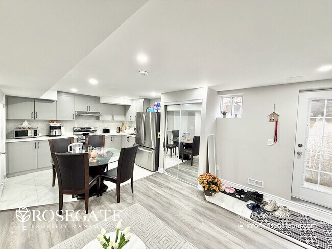 Photo du bâtiment - Cozy 1-Bedroom Basement Apartment in Desir...