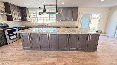 Building Photo - 1819 S Beverly Way