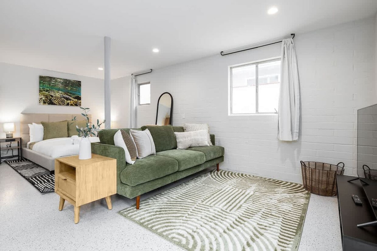 Primary Photo - 4000 Highland Dr