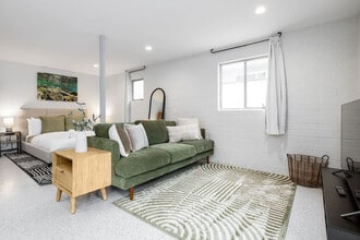 Building Photo - 4000 Highland Dr