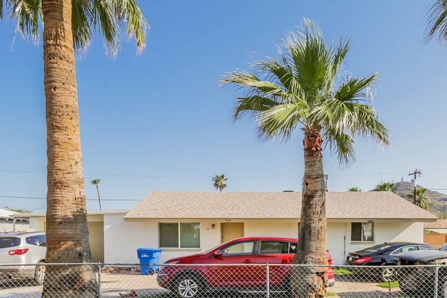 Building Photo - 1614 W Brown St