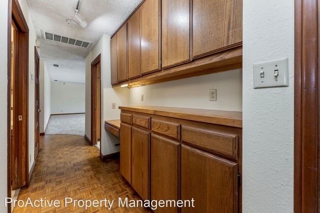 Building Photo - 3 br, 2 bath House - 3031 Menlo Dr