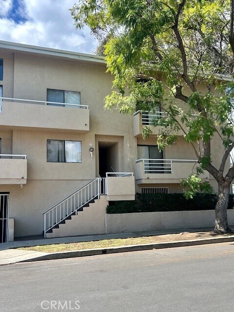 Building Photo - 5821 Sylmar Ave