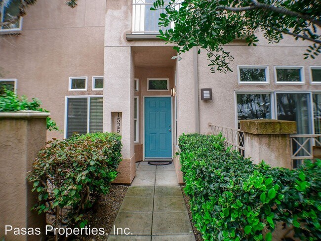 Building Photo - 1519-1553 Hornblend St