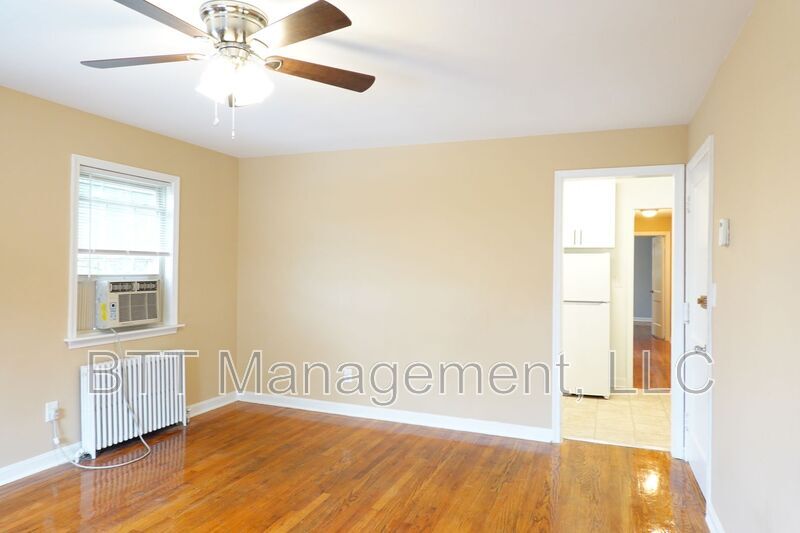 Foto principal - 8712 Plymouth St