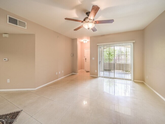 Foto del edificio - 2291 W Horizon Ridge Pkwy