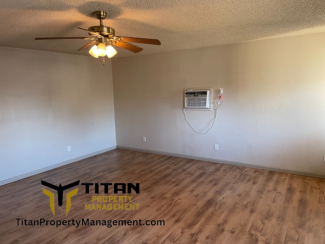 Building Photo - Large Studio Under $700