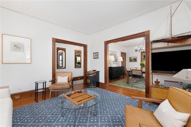 Foto del edificio - 14 Greenough Pl