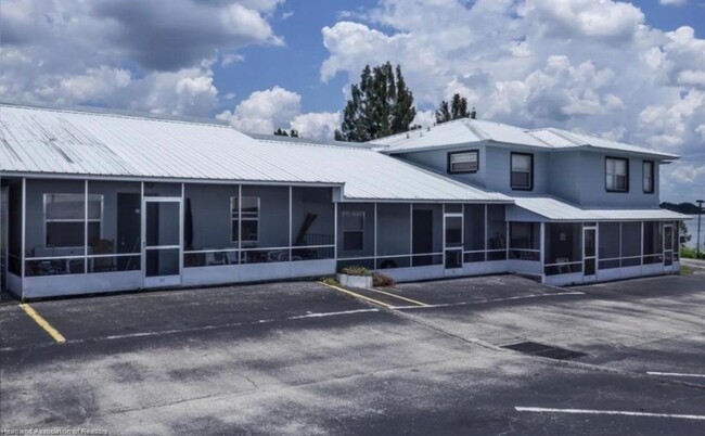 Building Photo - 3012 FL-17