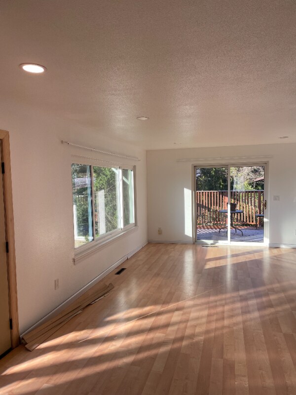 Building Photo - 129 126th St E