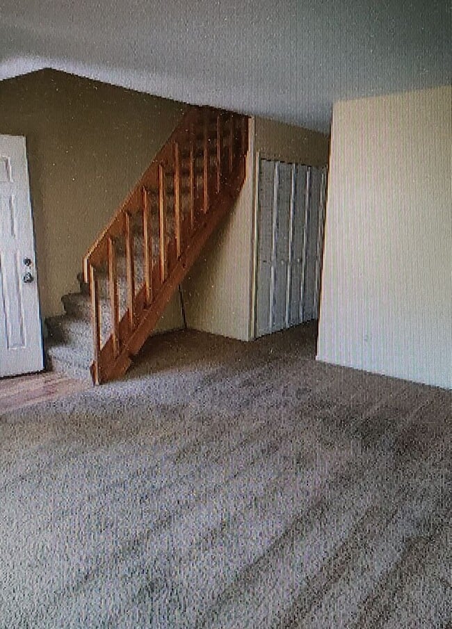 Building Photo - 2 BED WESTMOOR CONDO