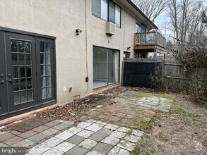 Building Photo - 454 Old Lancaster Rd