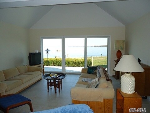 Foto del edificio - 290 Cleaves Point Rd