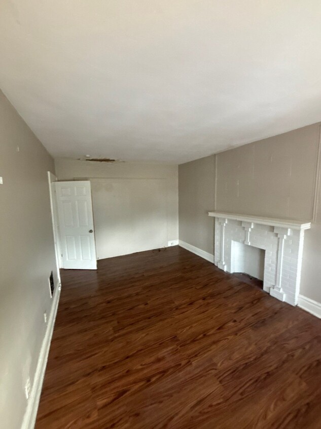 Primary Photo - One Bedroom Unit Available for Immediate M...