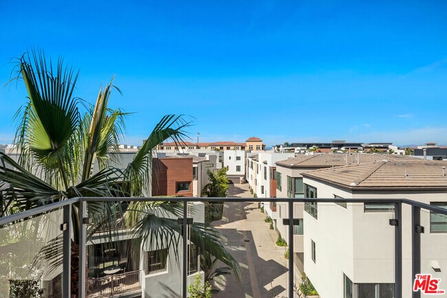 Building Photo - 12655 Bluff Creek Dr