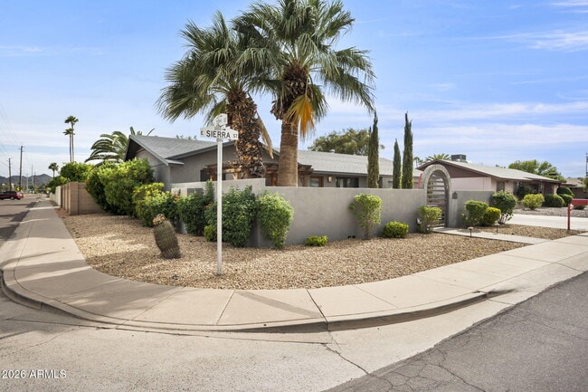 Building Photo - 3141 E Sierra St