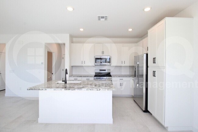Building Photo - 4750 S Element