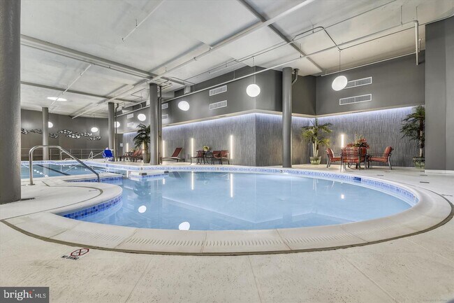 Foto del edificio - 8350 Greensboro Dr