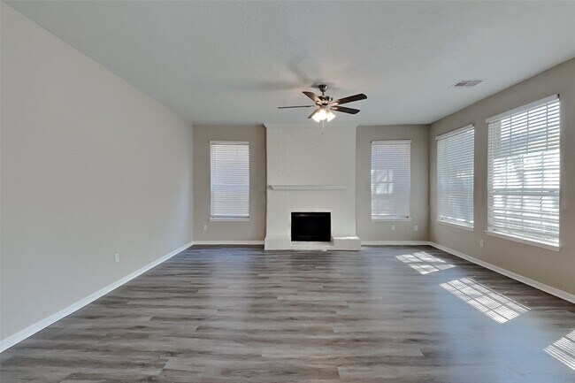 Building Photo - 814 Hyacinth Pl