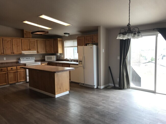 Building Photo - 1604 Rawhide Strip