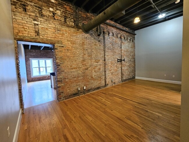 Building Photo - 1417 Market St