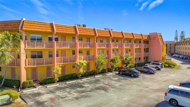 Foto del edificio - 6750 Royal Palm Blvd