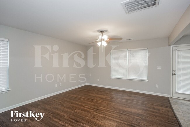 Foto del edificio - 4944 Rockwood Rd