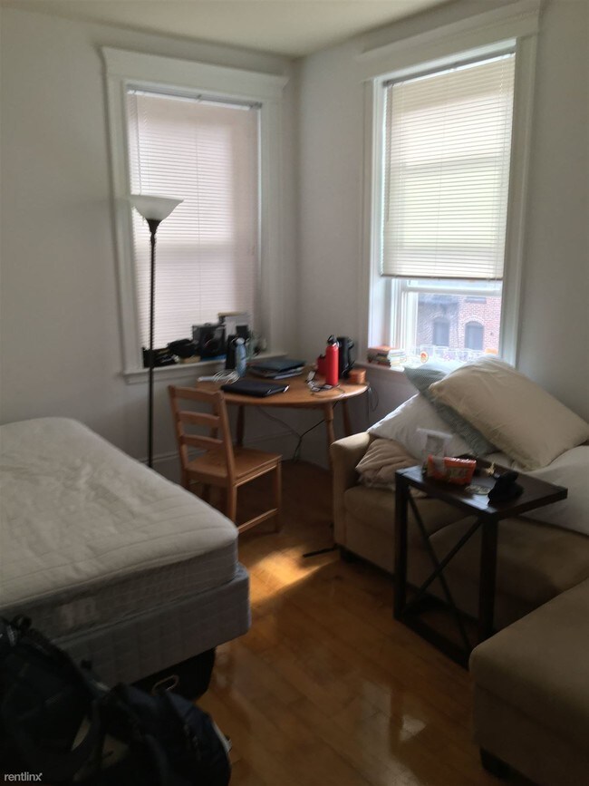 Foto del edificio - 46 Westland Ave