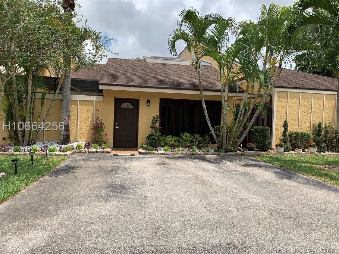 22716 Vistawood Way, Boca Raton, FL 33428 Townhouse for Rent in Boca