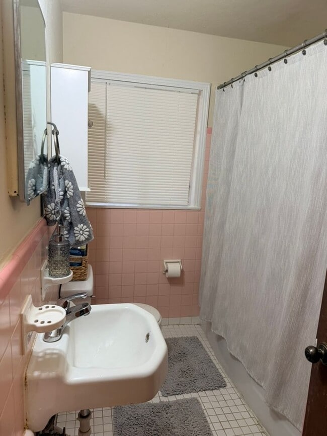 Building Photo - 232 W Chewacla Dr