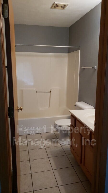 Building Photo - 1016 Minns Dr