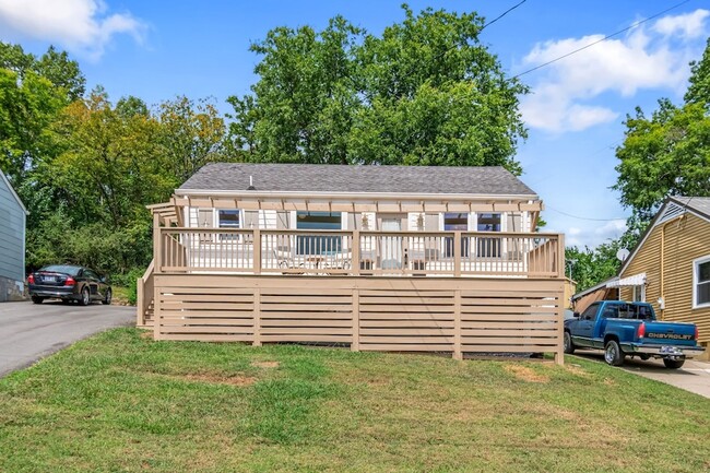 Building Photo - 3804 Lookout Dr