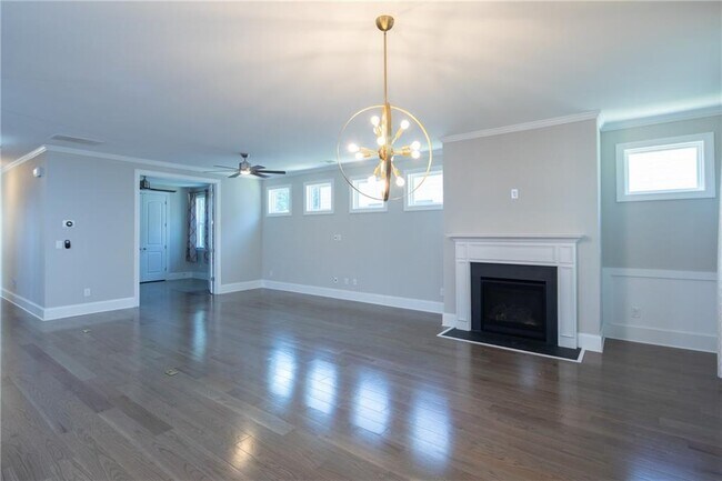 Building Photo - 1382 Custer Ave SE