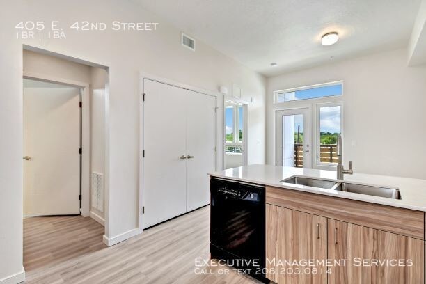 Foto del edificio - The Parkway Apartments
