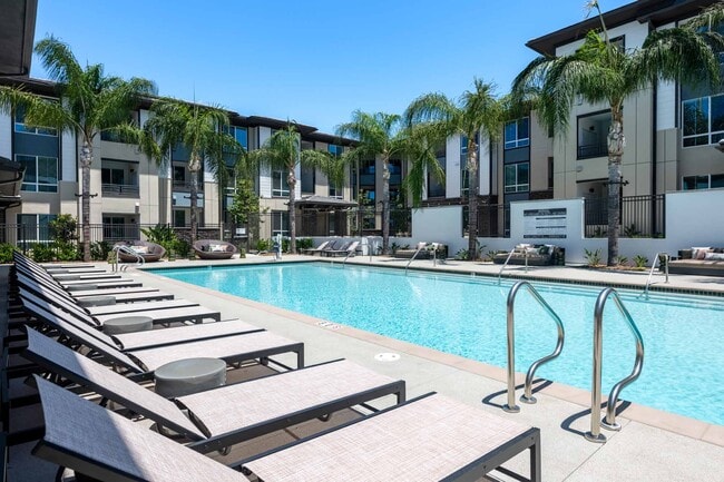 Building Photo - The Overlook Santa Clarita